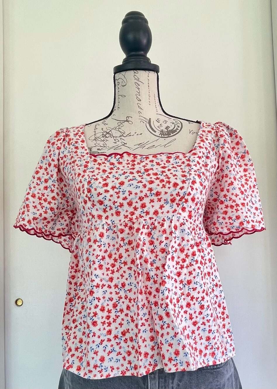 Old Navy Floral Square-Neck Smocked-Back Flutter-Sleeve Top Small